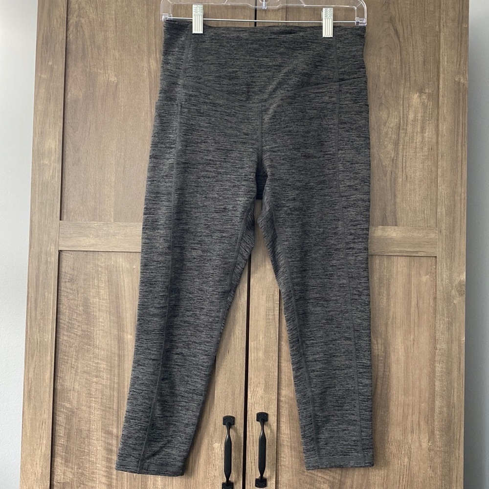 Gaiam Grey Charcoal Cropped Leggings Women’s Size Medium